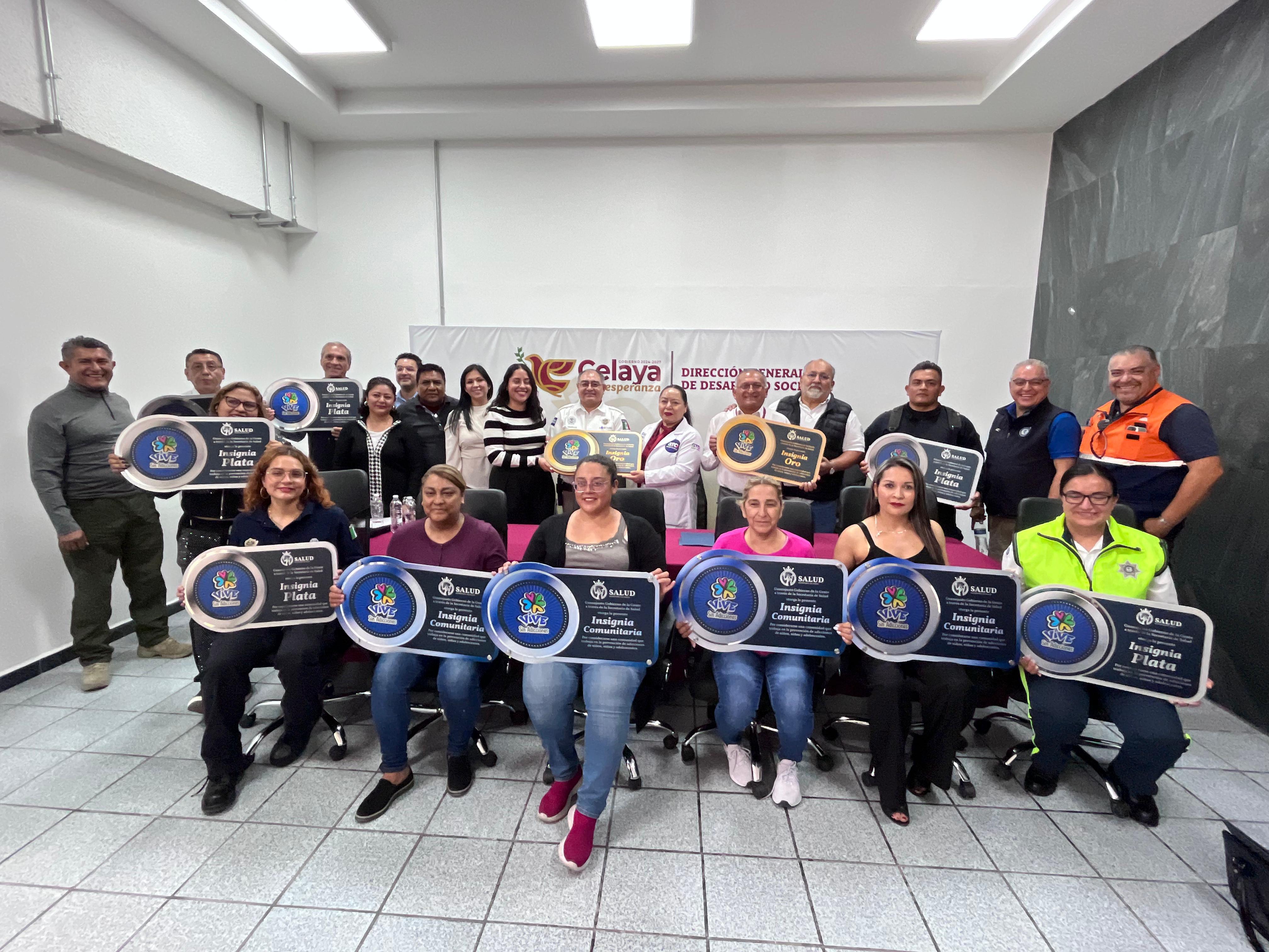 SECRETARÍA DE SEGURIDAD, DESARROLLO SOCIAL Y CUATRO COMUNIDADES RECIBEN INSIGNIA “VIVE SIN ADICCIONES”