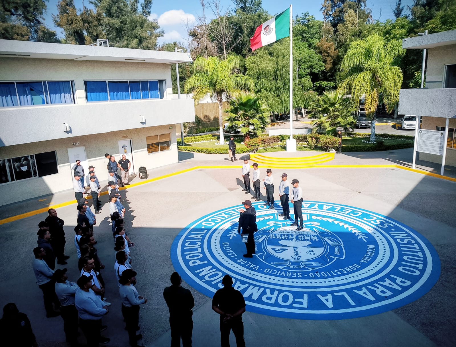 PRESENTAN GRUPOS DE APOYO DE POLICÍA A CADETES