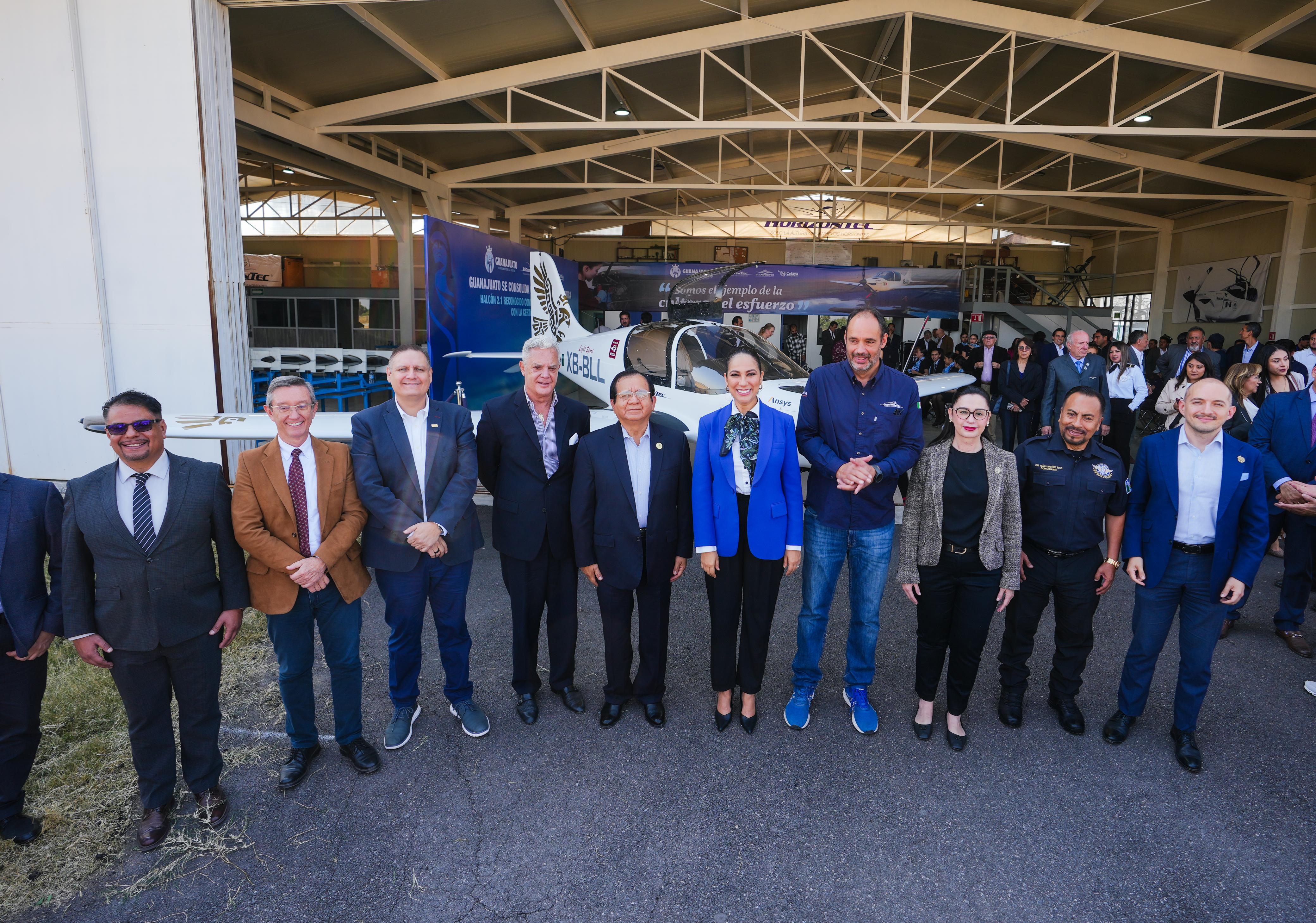 ESTADO Y MUNICIPIO RECONCEN A LA EMPRESA CELAYENSE HORIZONTEC POR LA CERTIFICACIÓN DEL HALCÓN 2.1, PRIMERA AERONAVE FABRICADA Y ENSAMBLADA 100% EN MÉXICO