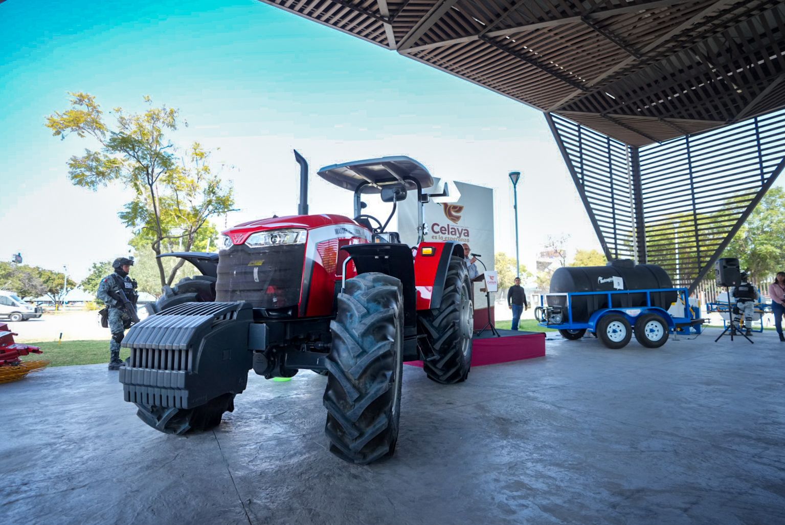 ENTREGAN MÁQUINARIA PARA FAMILIAS DE LAS COMUNIDADES RURALES
